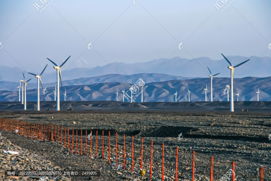 新疆风光戈壁风力发电