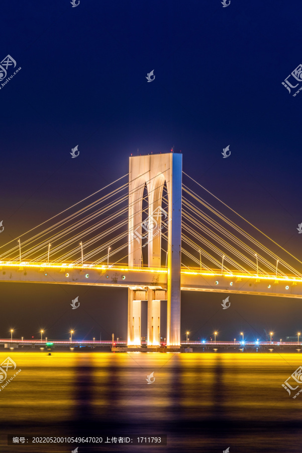 中国澳门西湾大桥夜景风光