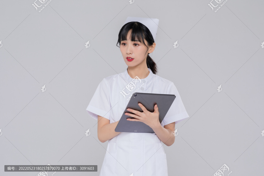年轻的女护士