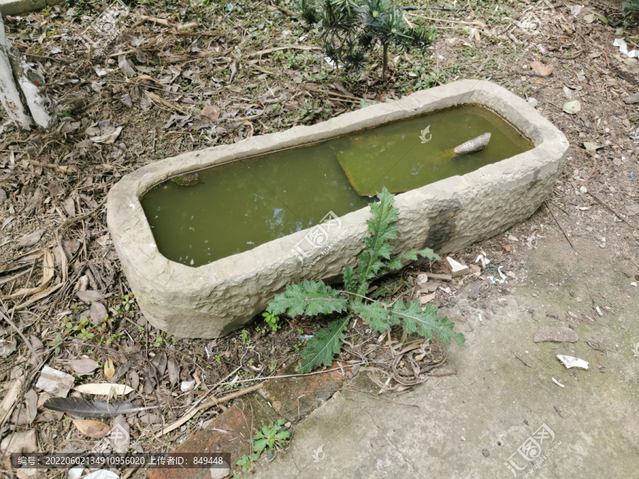 石头水槽