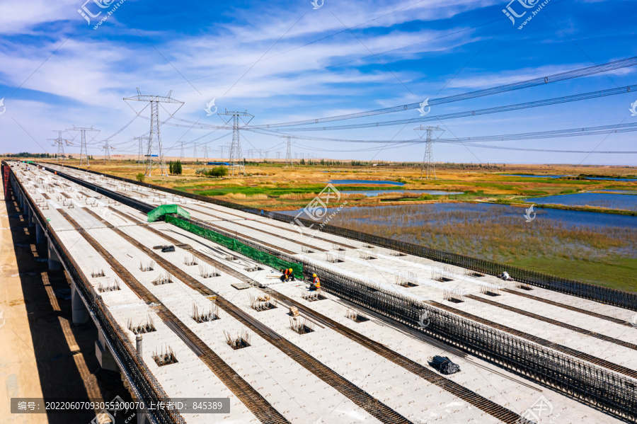 湿地公路桥建设施工现场