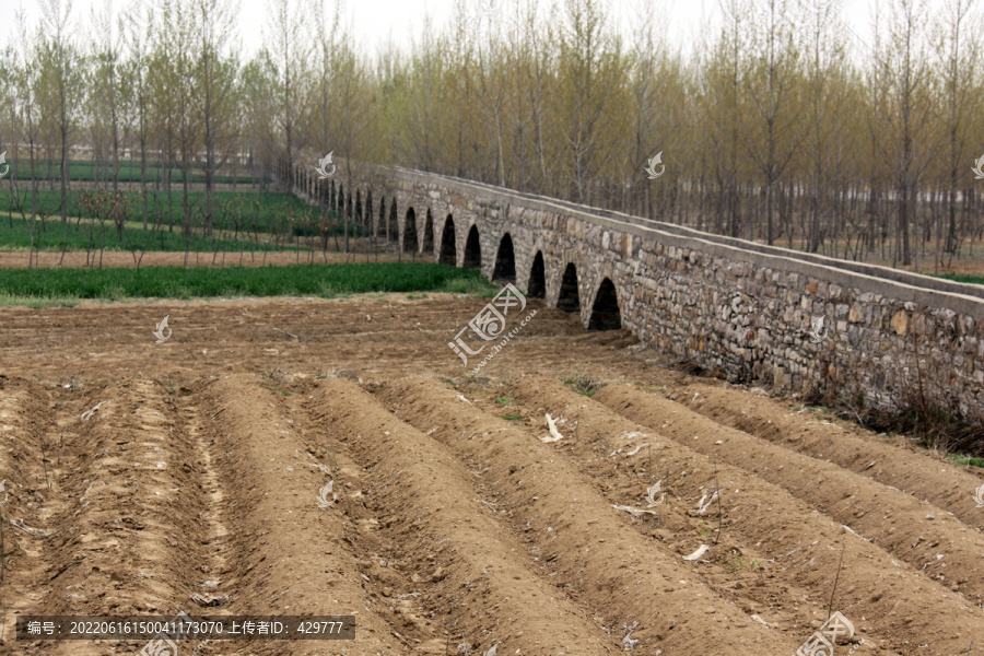 农村灌溉水渠