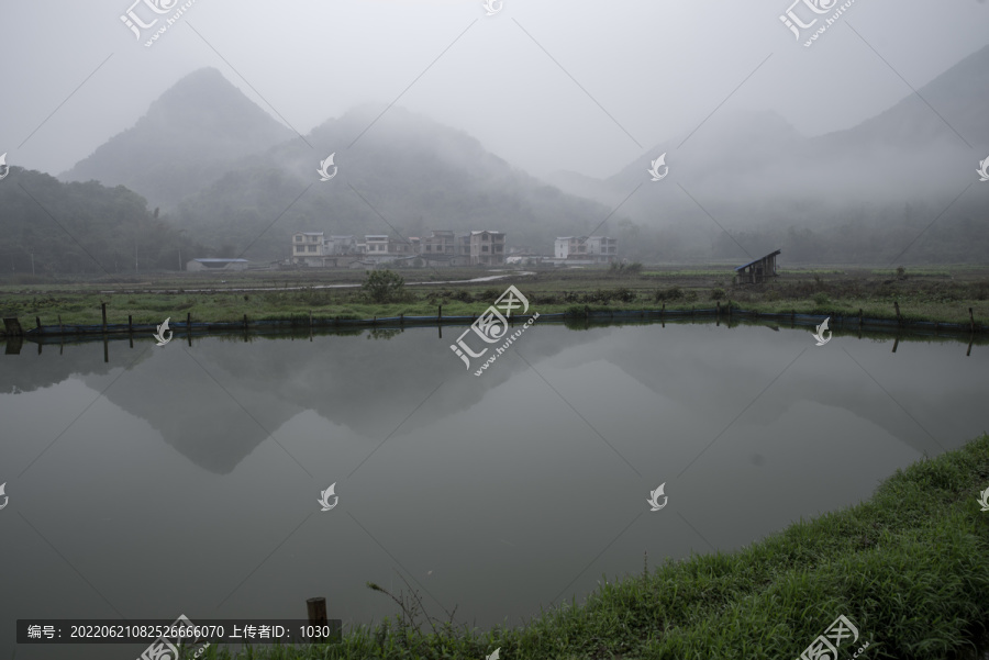 唯美乡村风景雾景宁静田园风光