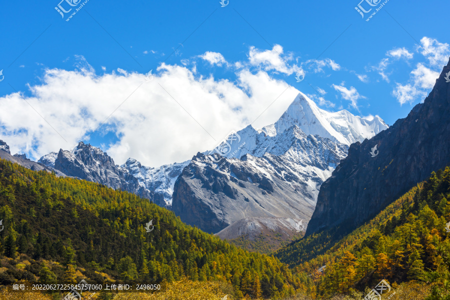 稻城亚丁央迈勇雪山