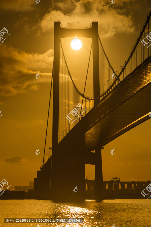 南沙大桥下的太阳