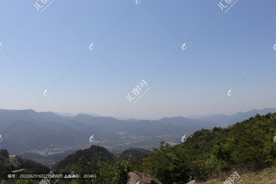 信阳龙袍山山顶风光大别山自然