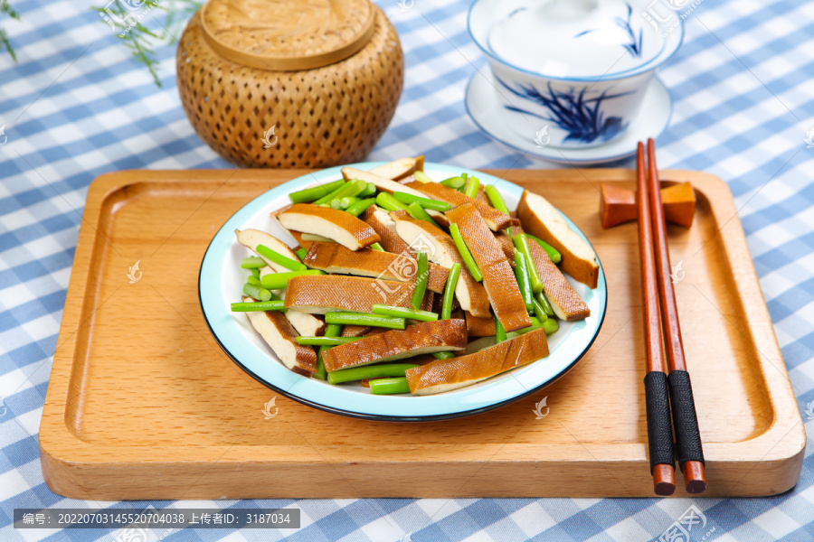 爽口蒜苔炒豆干