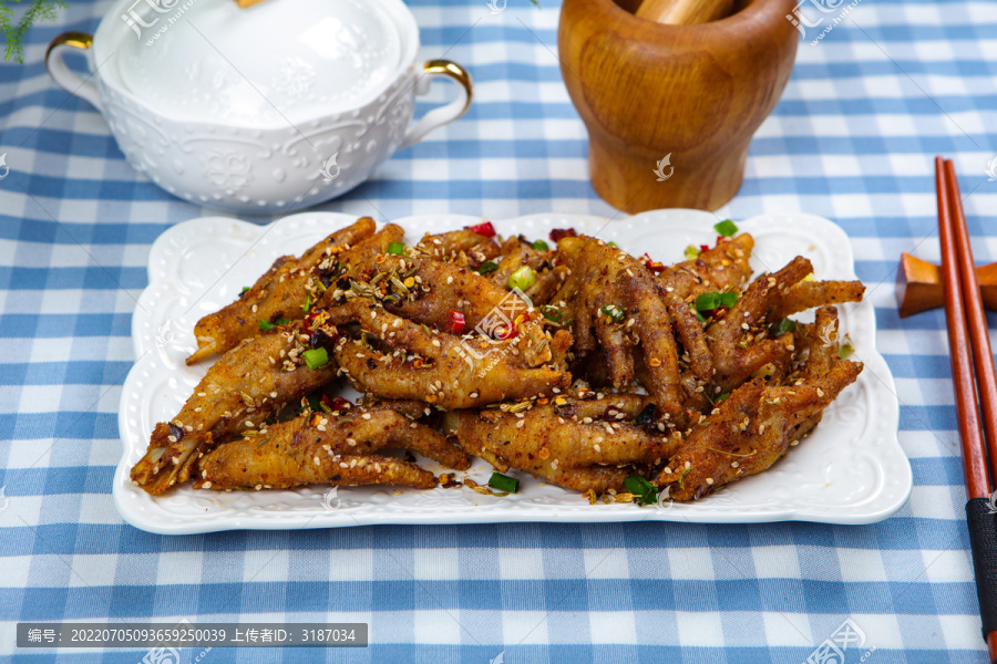 美味好吃的油炸鸡脚