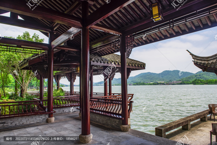 湘湖风景区水上古亭