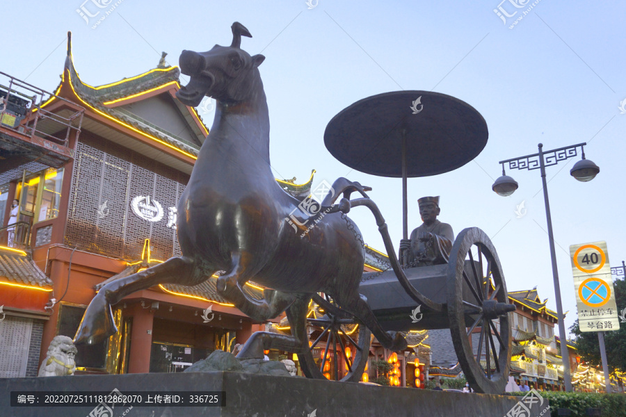 琴台故径汉铜车马出行复古雕塑