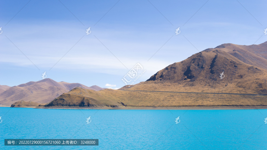 西藏羊卓雍措羊湖草原风景摄影