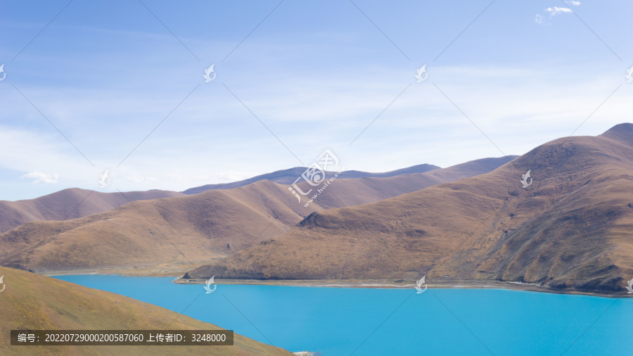 西藏羊卓雍措羊湖草原风景摄影