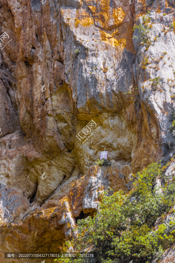 崖壁岩石