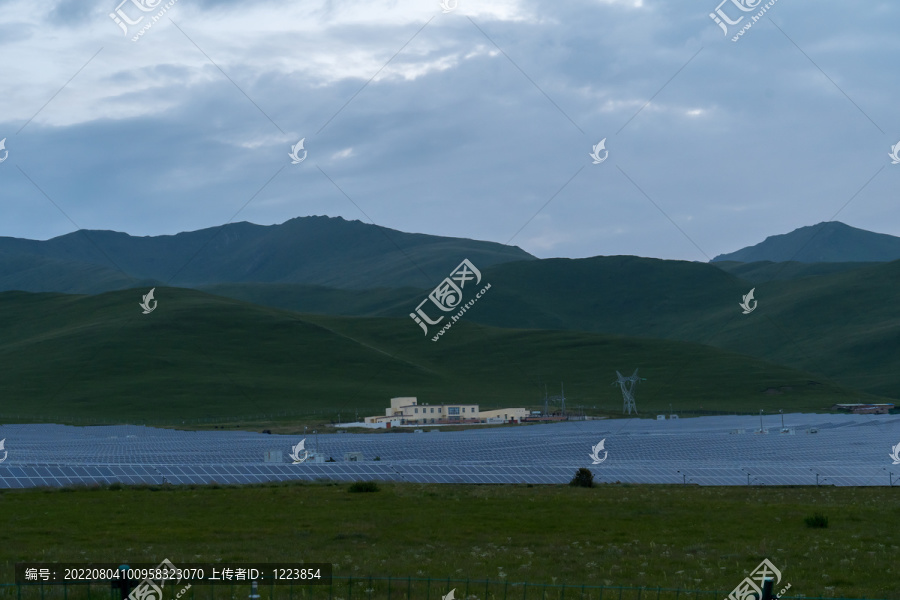 阿坝高原光伏电站太阳能电池板