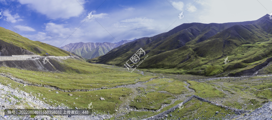 新疆天山全景图