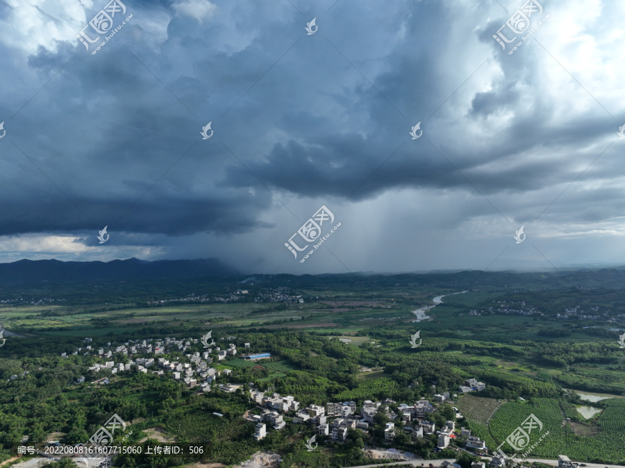 倾盆大雨