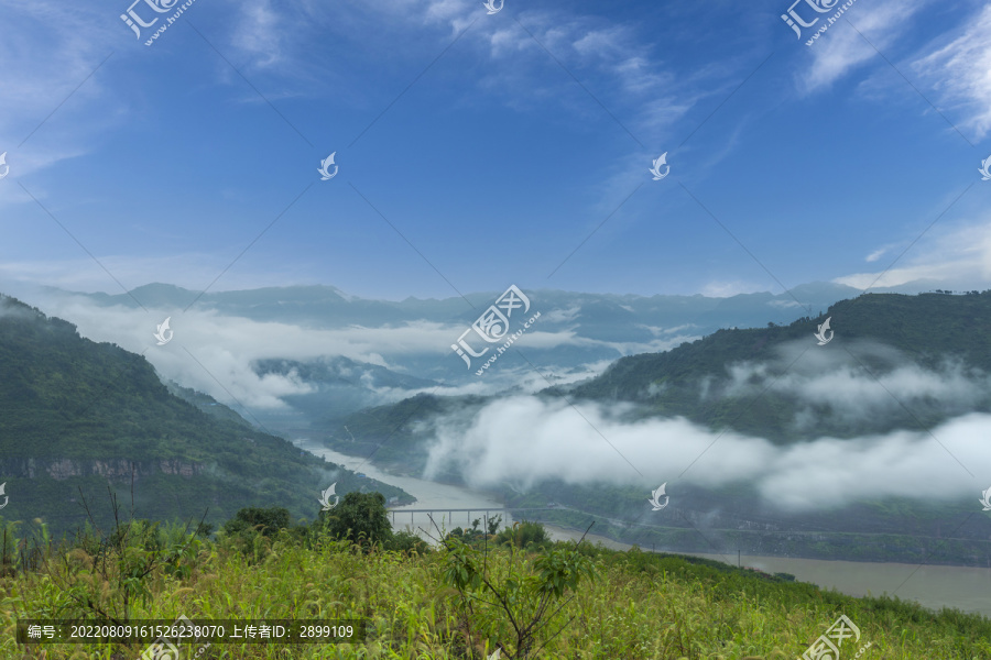 四川宜宾金沙江云雾缭绕高山