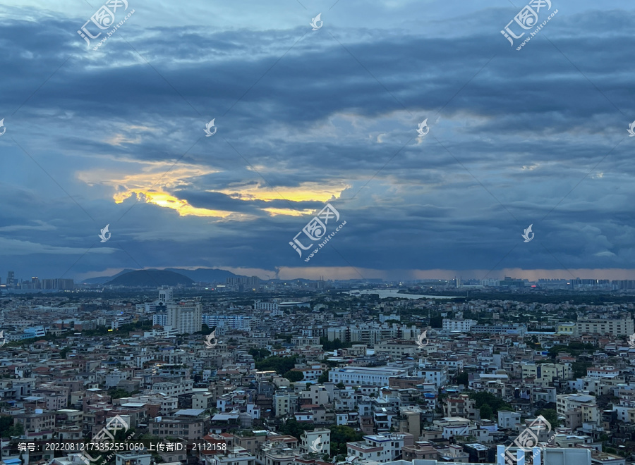 暴雨与夕阳