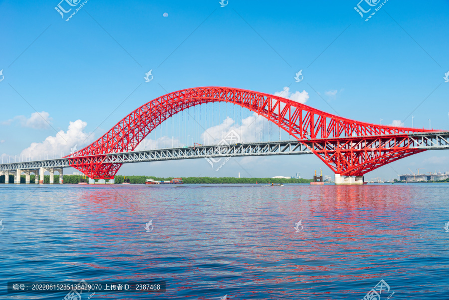 南沙明珠湾大桥与天空月亮风景