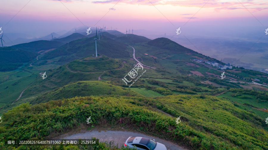 高山日出朝霞