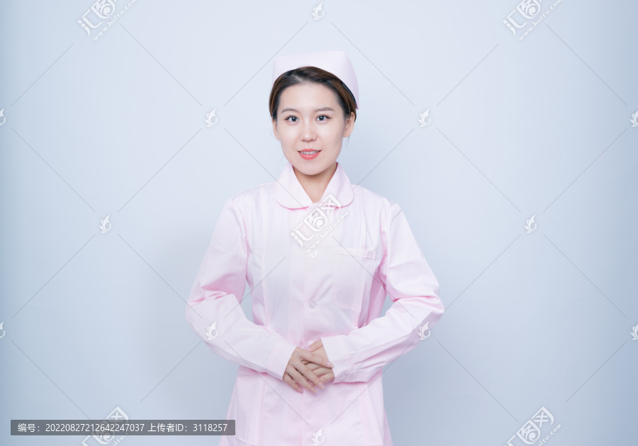 年轻女性医护人员