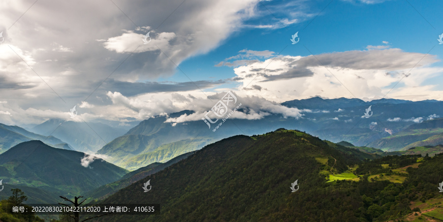 崇山峻岭