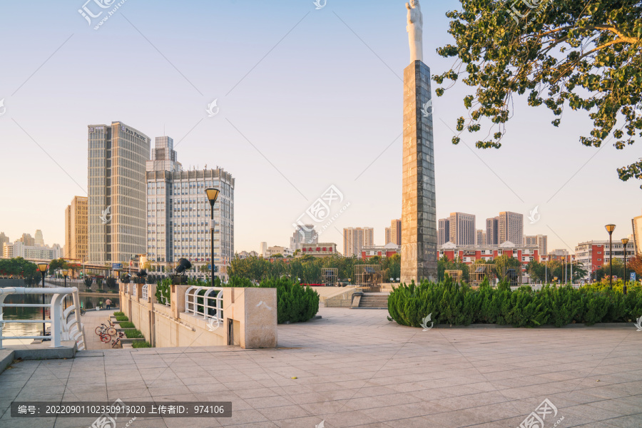 天津城市天际线和市民广场
