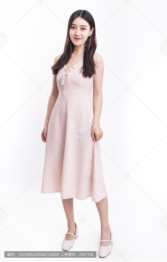 穿着粉色连衣裙的美丽女性