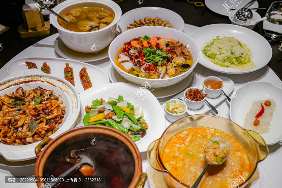 团圆宴桌餐聚餐圆桌福建菜