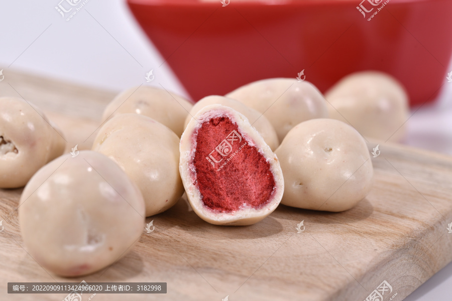 酸奶冻干草莓