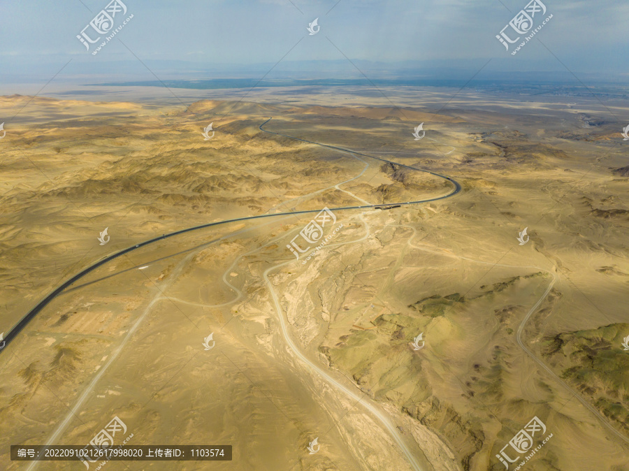 新疆托克逊县的雅丹地貌