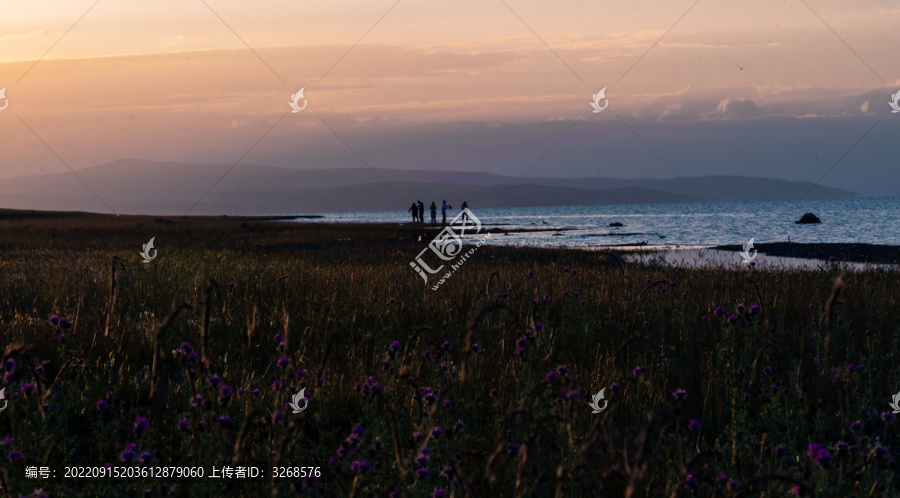 夕阳下的青海湖