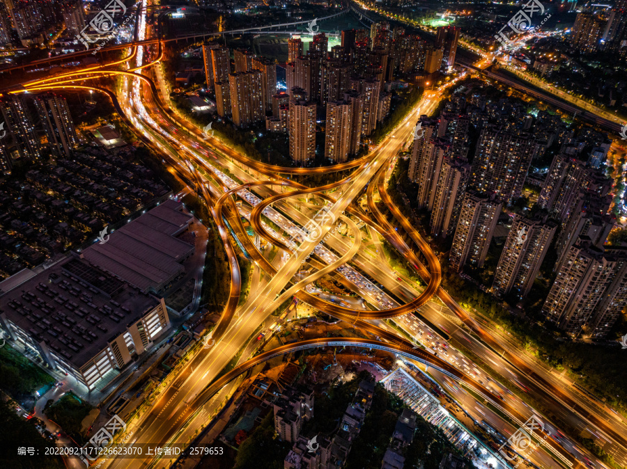 大城市交通设施夜景车轨