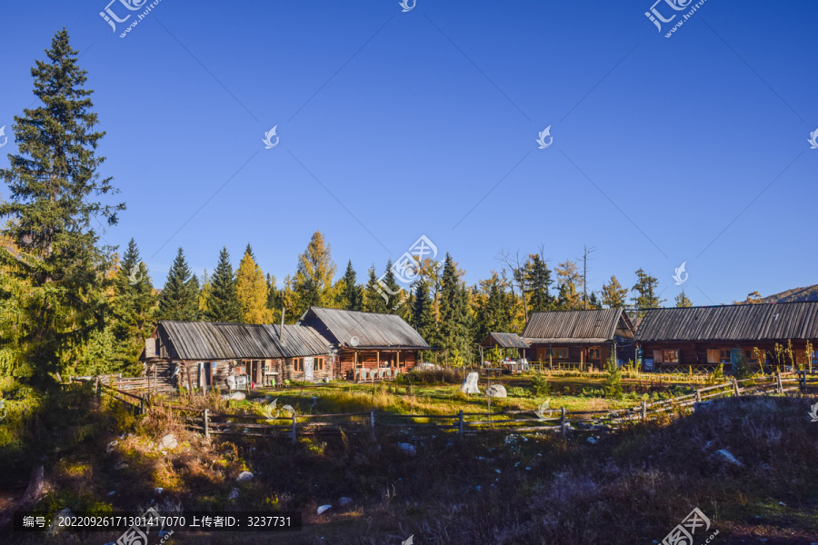 新疆喀纳斯村庄风景