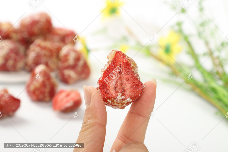 拔丝草莓冻干草莓