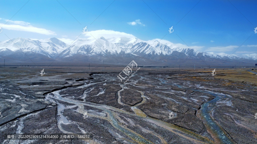 青海玉珠峰雪山