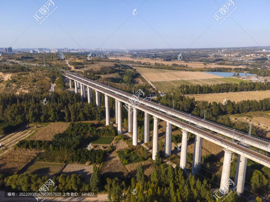 毛乌素沙漠铁路桥