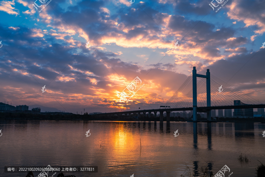 魁浦大桥的夕阳