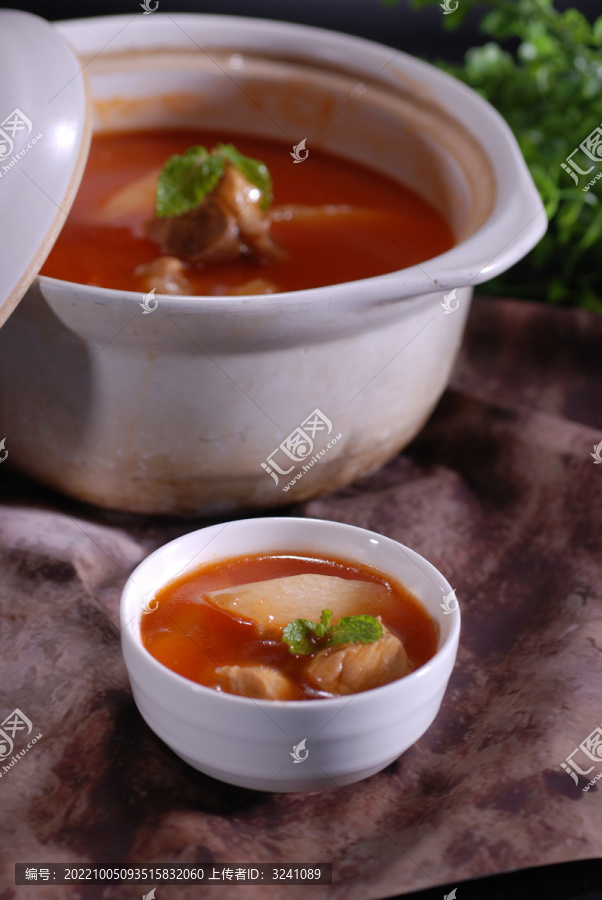 土豆番茄小排骨汤