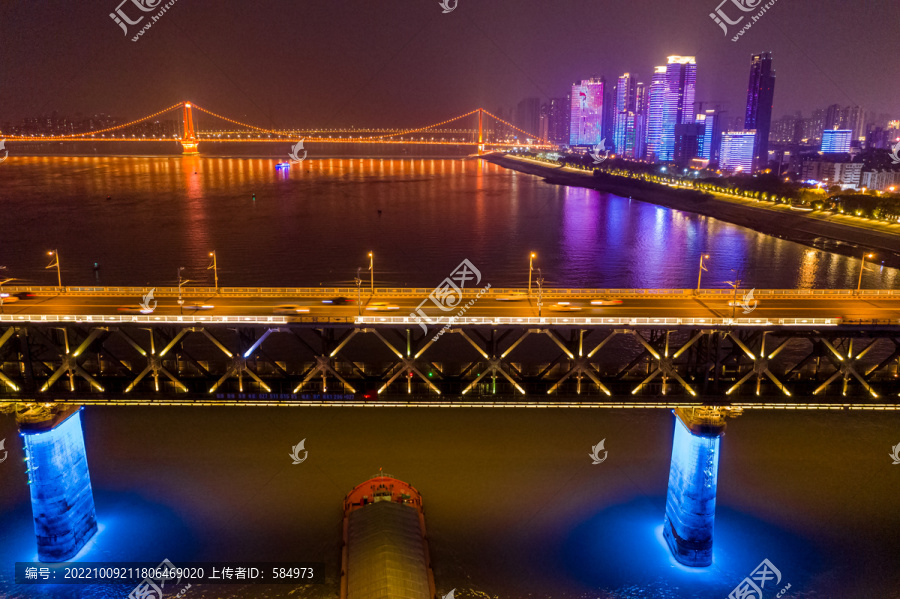 航拍武汉长江大桥夜景灯光秀