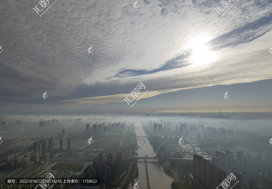 晨雾中的中国大运河江苏淮安段
