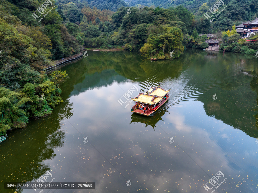 成都青城山月城湖景点