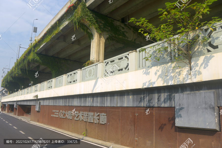 成都东湖公园艺术装置长廊