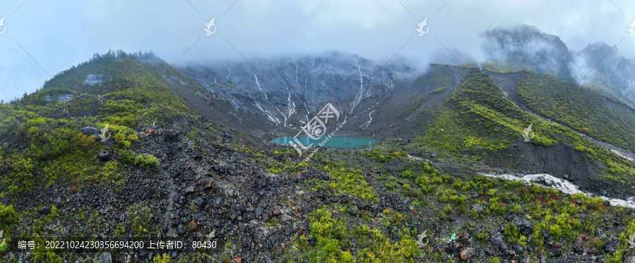 雨崩冰湖全景