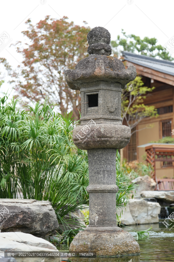 日式庭院老物件石灯笼