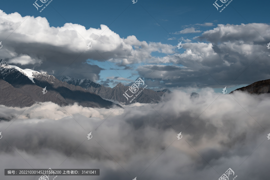 子梅垭口雪山云海