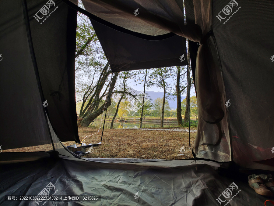 帐篷外风景
