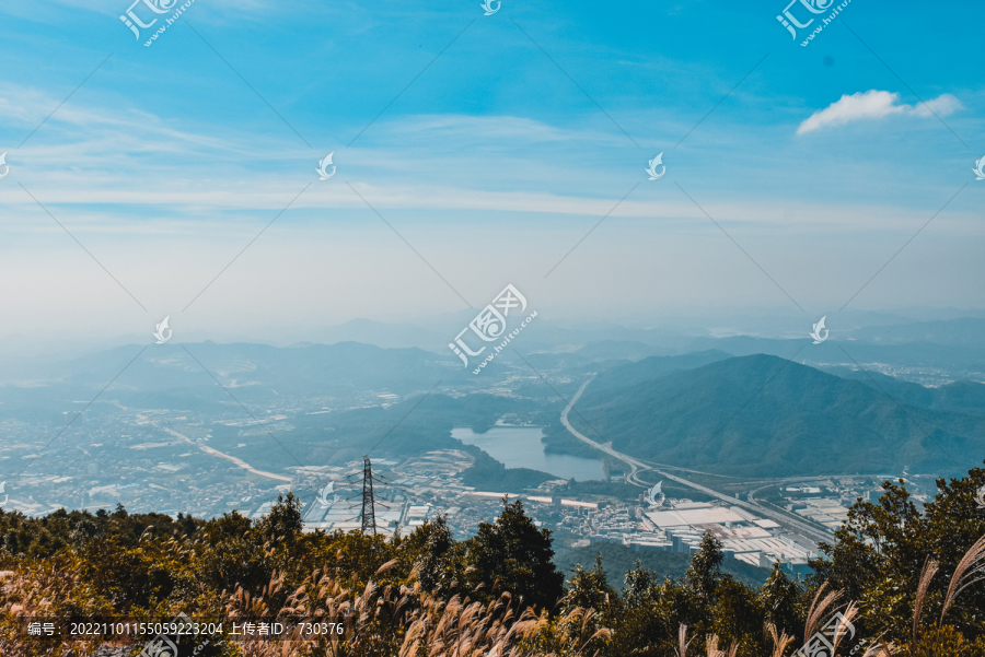 登山鸟瞰城市