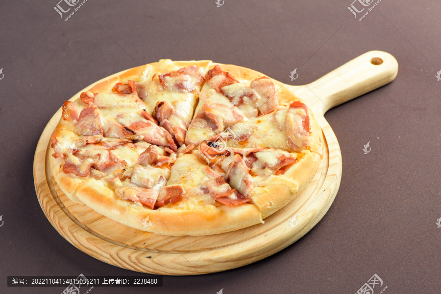 肉肠培根披萨