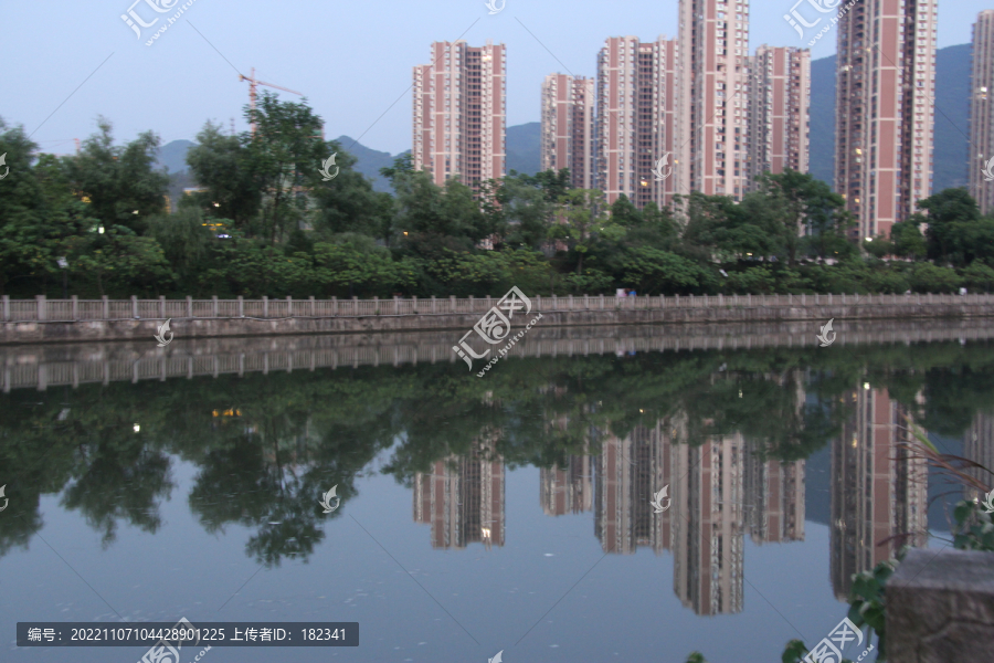 湖景房